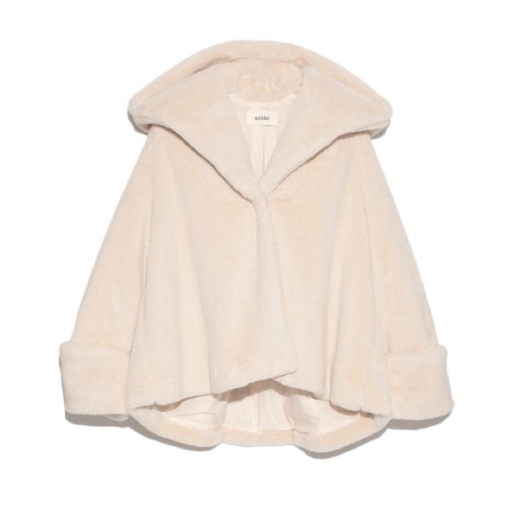 Super cute Snidel cream faux fur hooded cape jacket